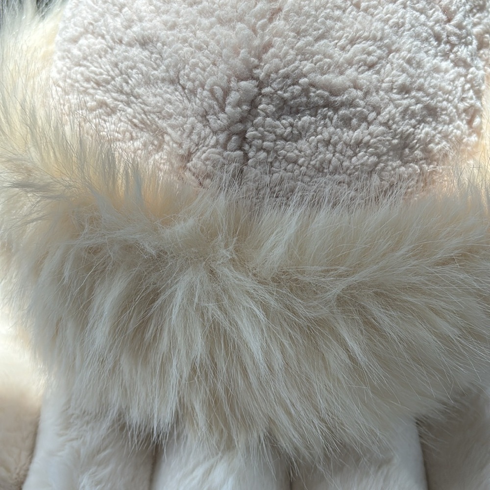 Urban Outfitters Faux Fur Hat - Picture 4 of 4